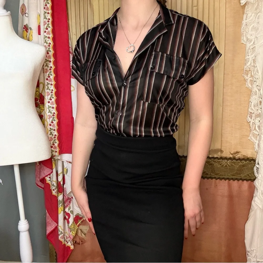 Vintage 1960’s Elegant Striped Button-Down Shirt - Picture 7 of 8